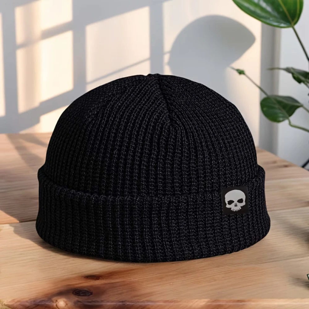 Bonnet Docker Noir Unisexe en Maille Côtelée Écusson Tête de Mort Polyester